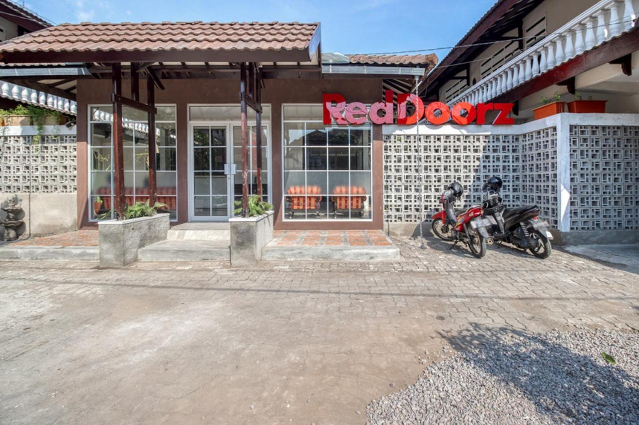 Reddoorz Near Malioboro Tugu Station Jogja 2 Hotel Yogyakarta Exterior photo
