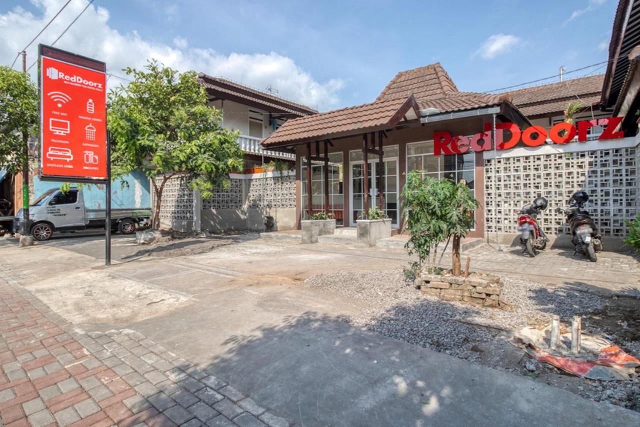 Reddoorz Near Malioboro Tugu Station Jogja 2 Hotel Yogyakarta Exterior photo